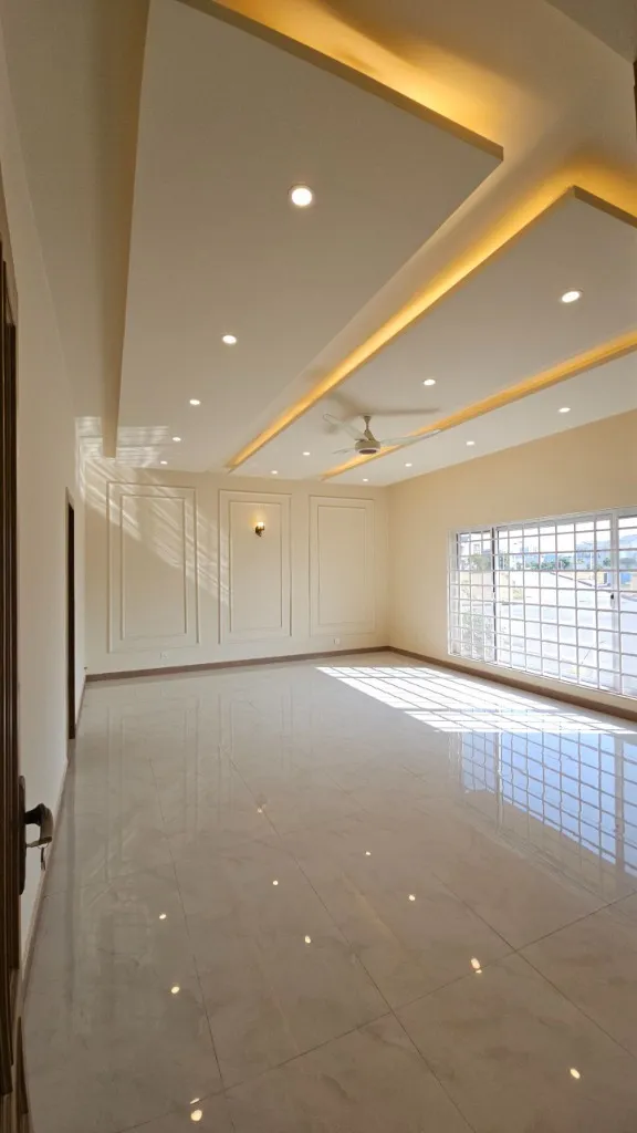 Living room with bespoke molding & warm cove lighting